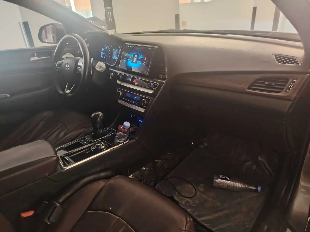 Car image 12