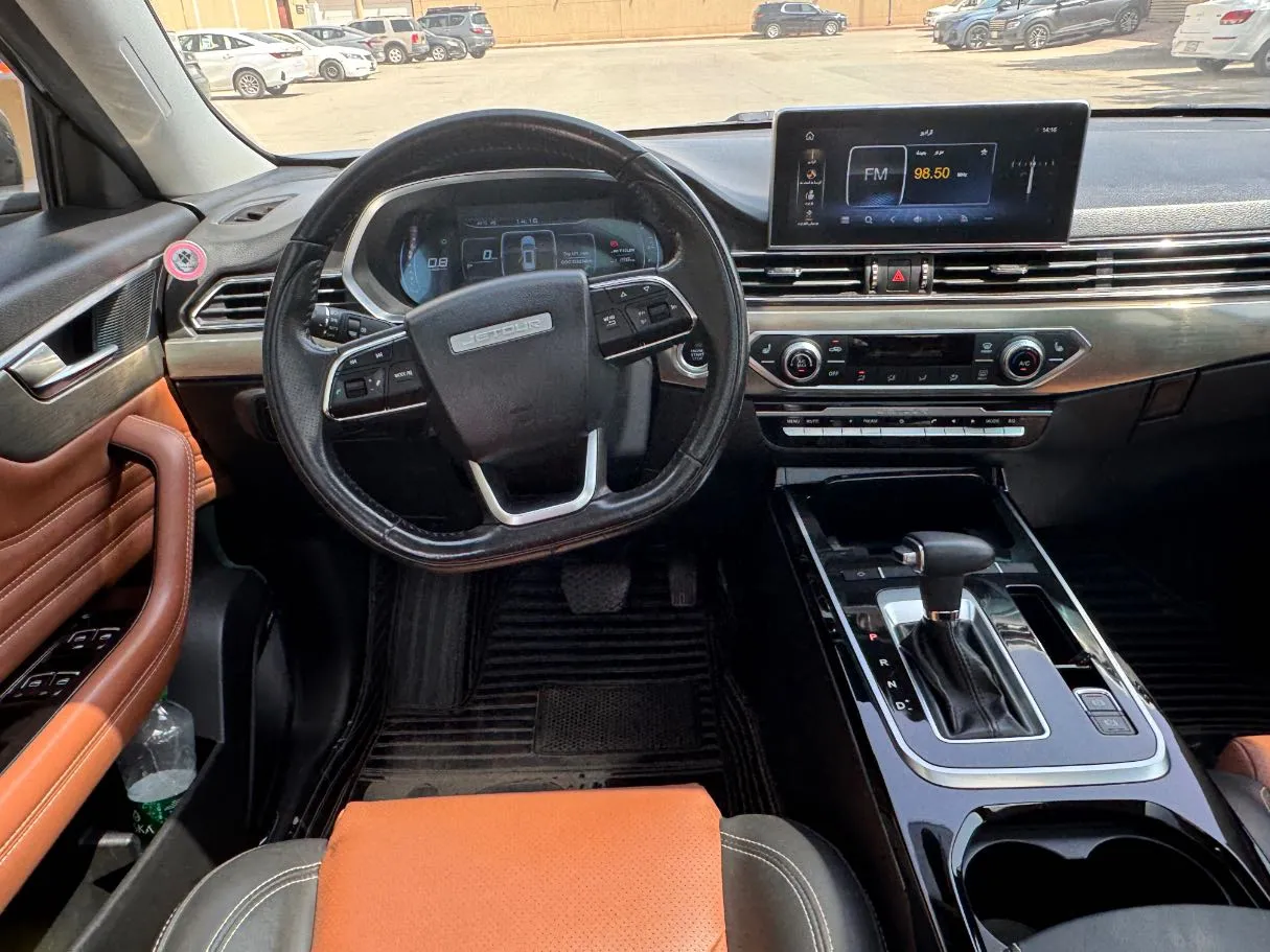 Car image 18