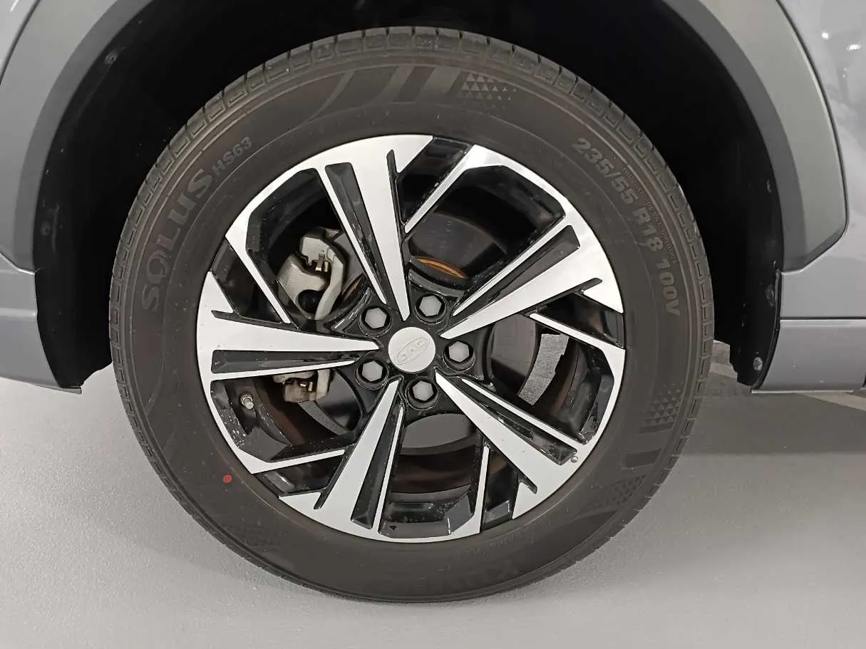 Car image 9