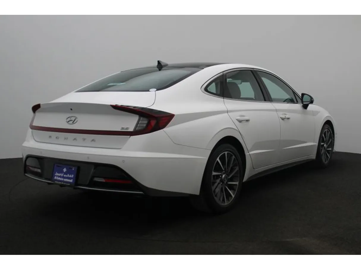 Car image 2