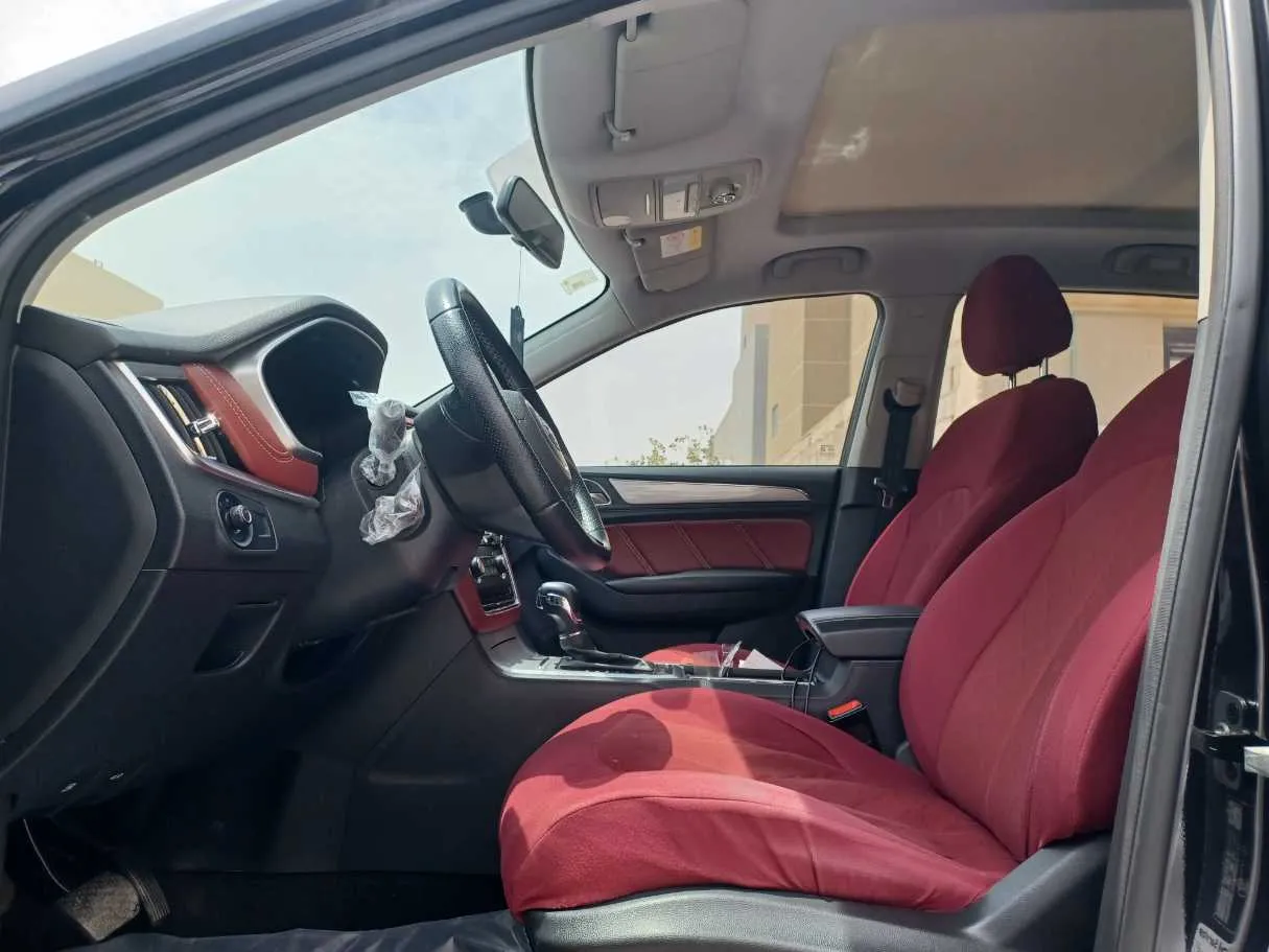 Car image 11