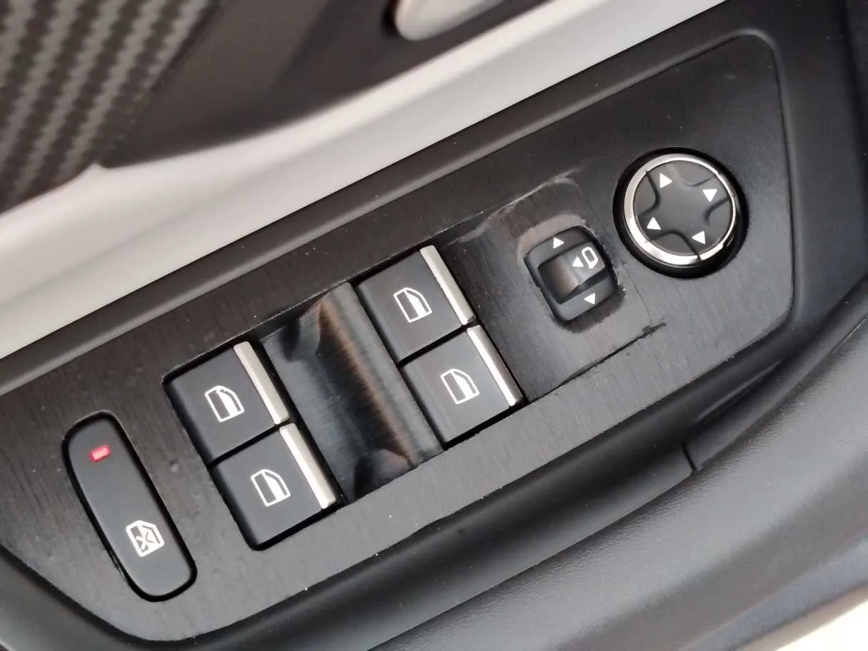 Car image 32