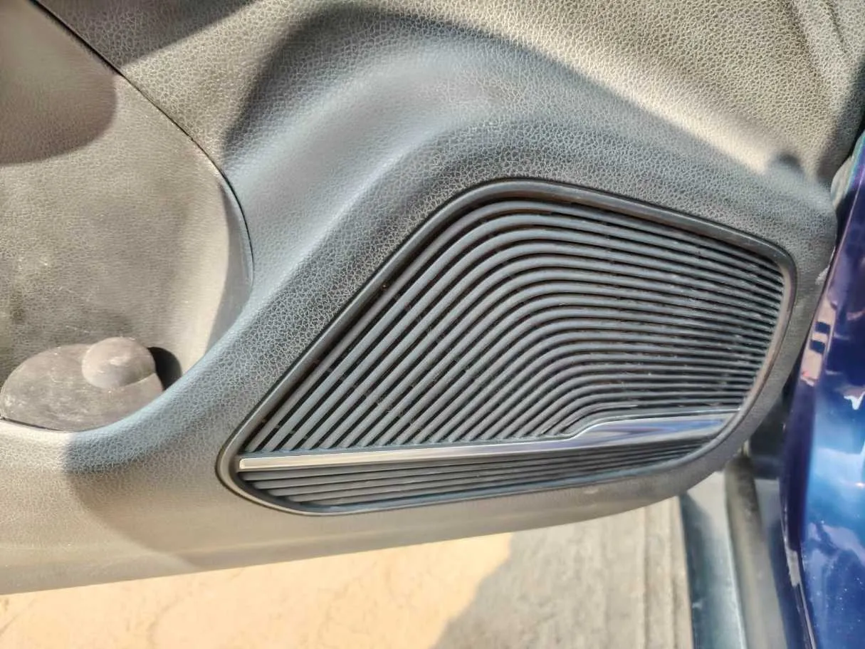 Car image 36