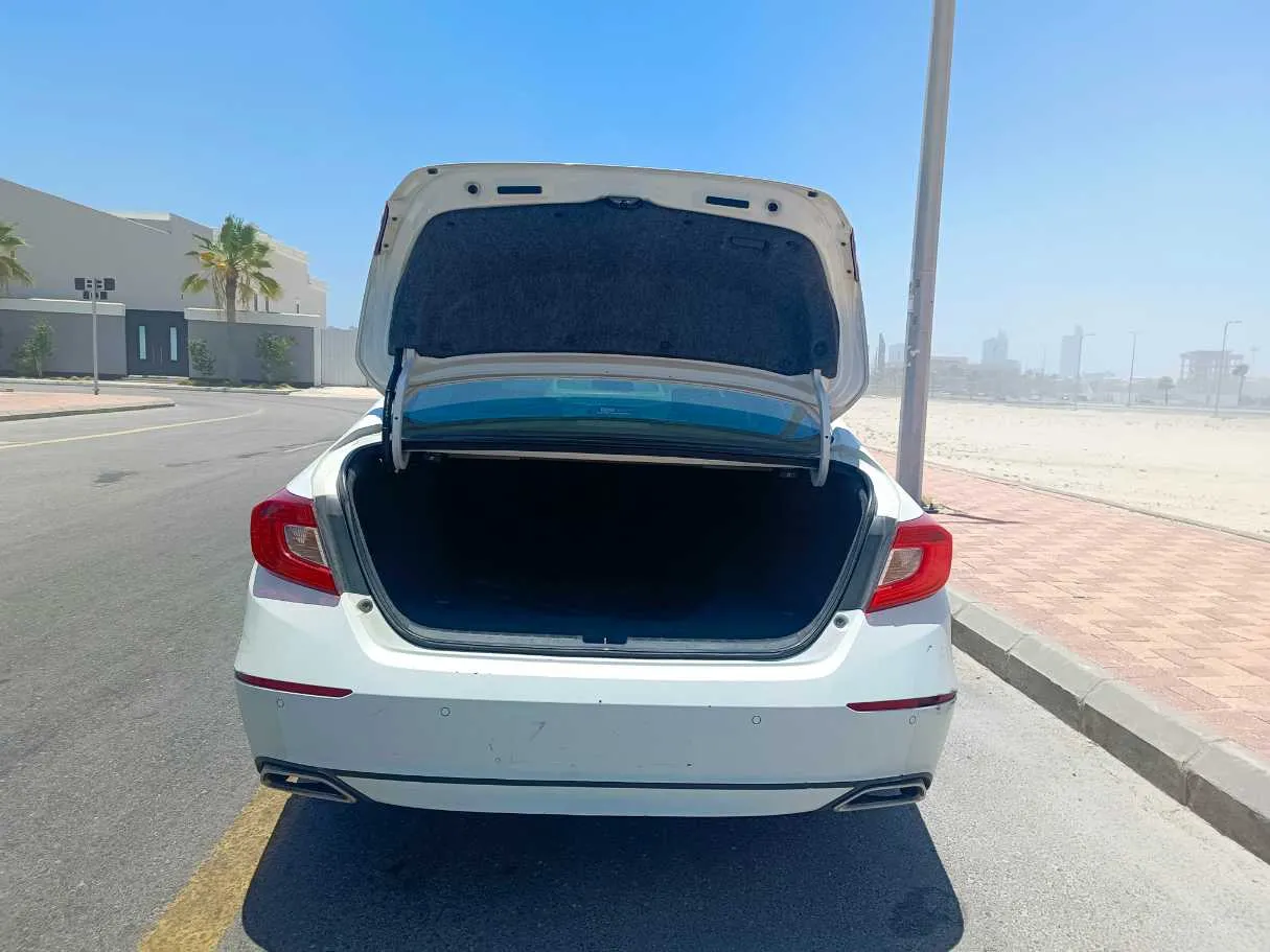 Car image 23
