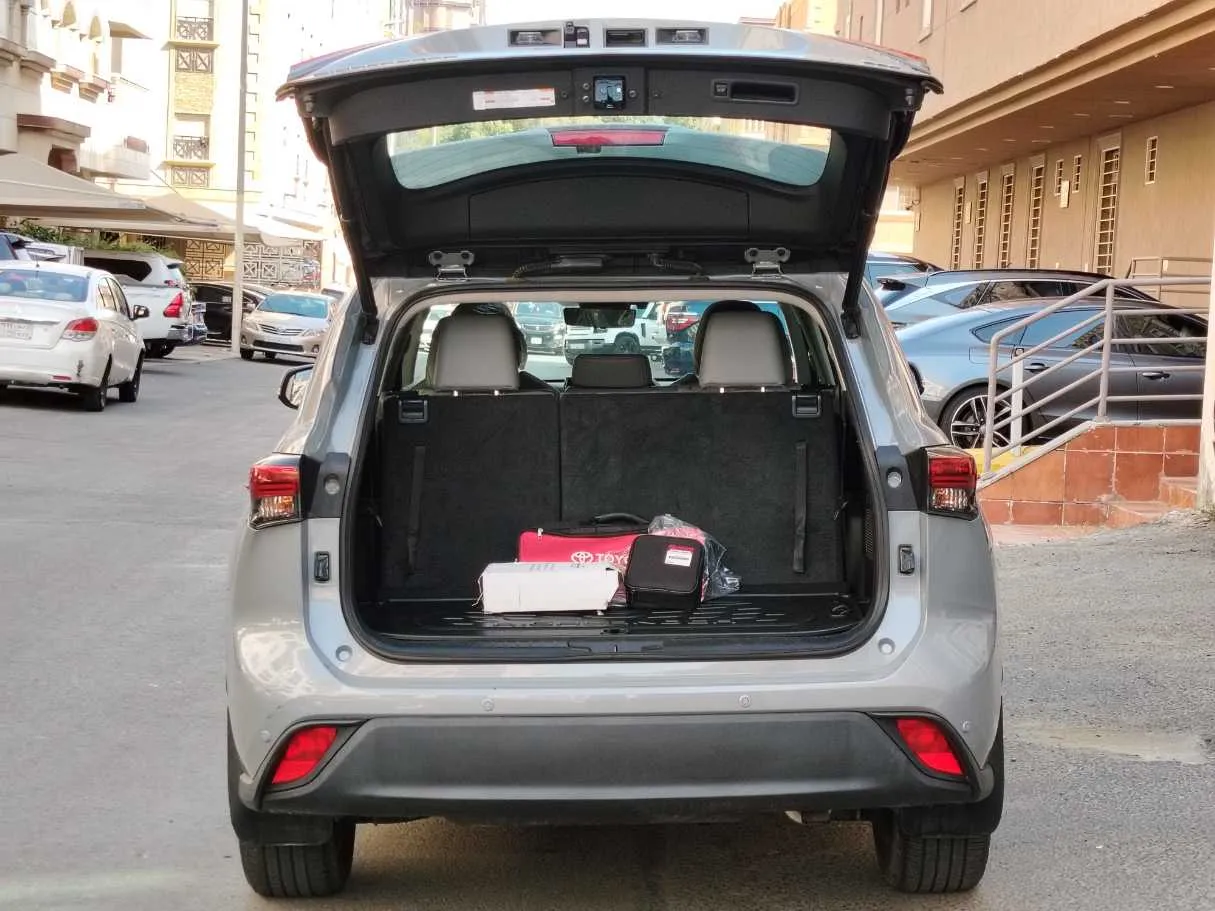 Car image 27