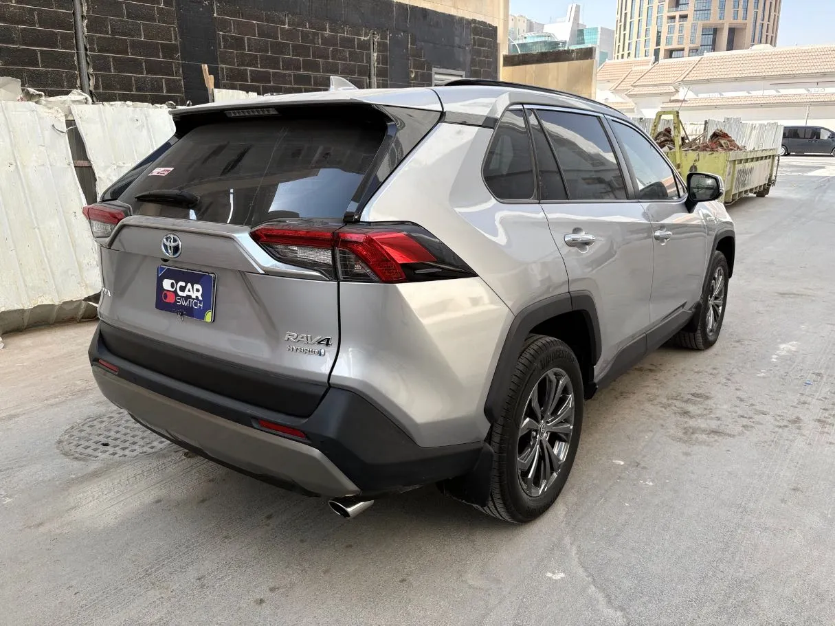 Car image 5