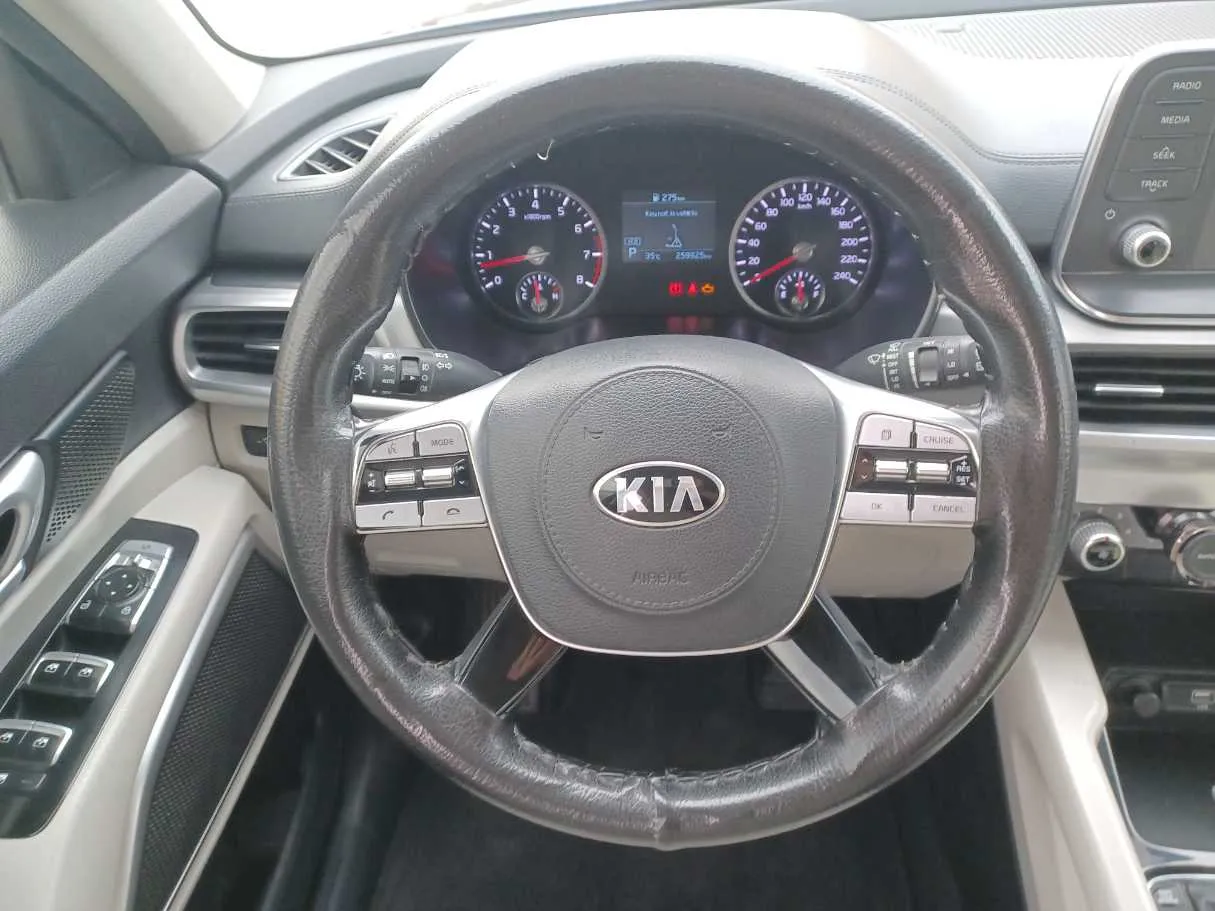 Car image 16