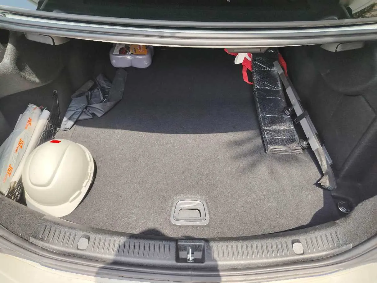Car image 29