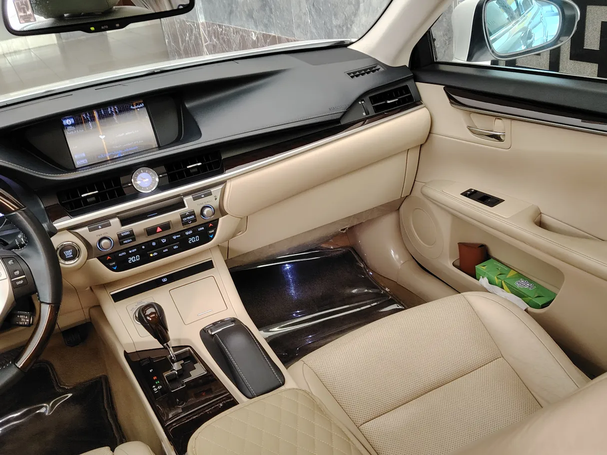Car image 21