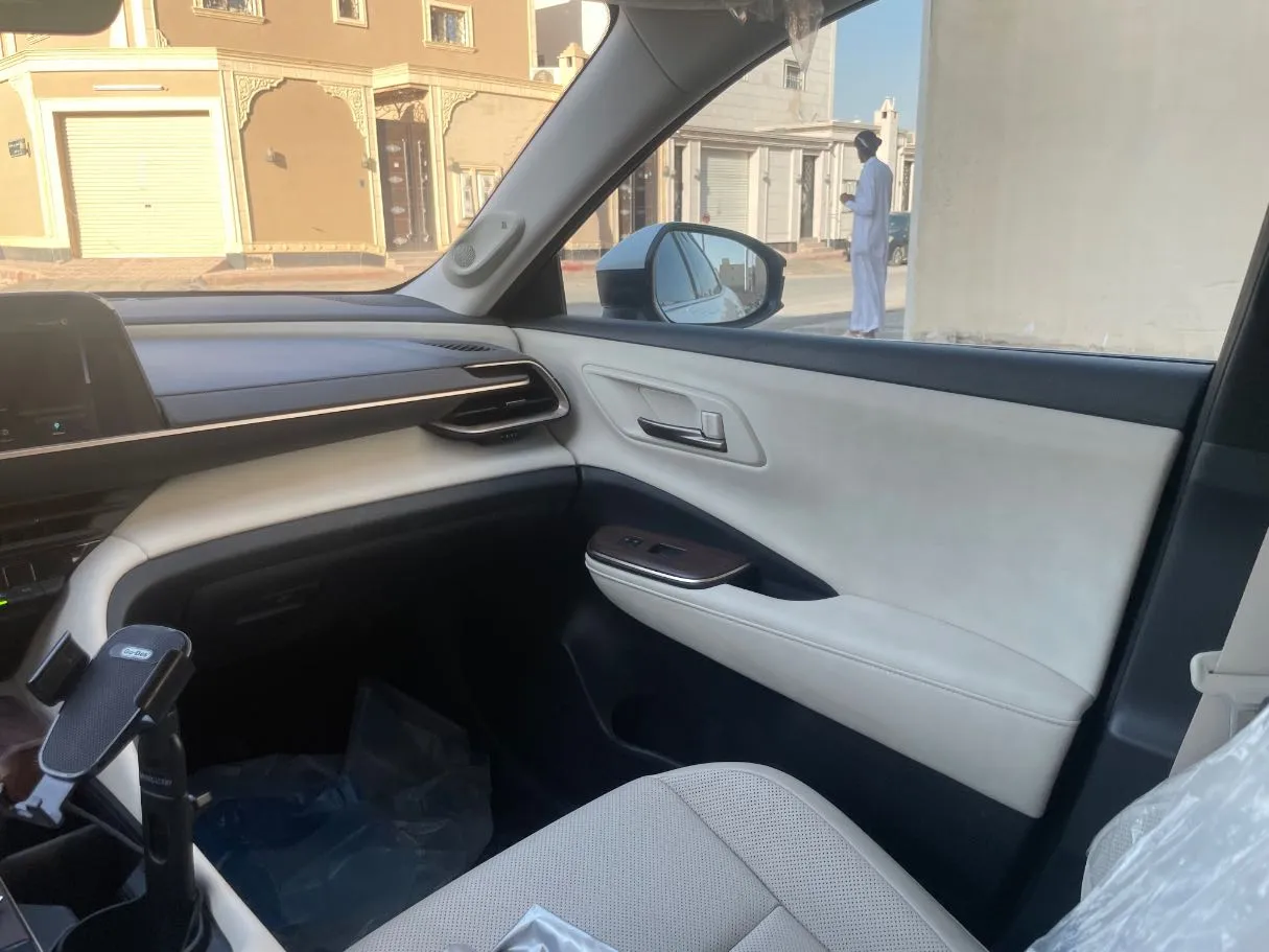 Car image 22
