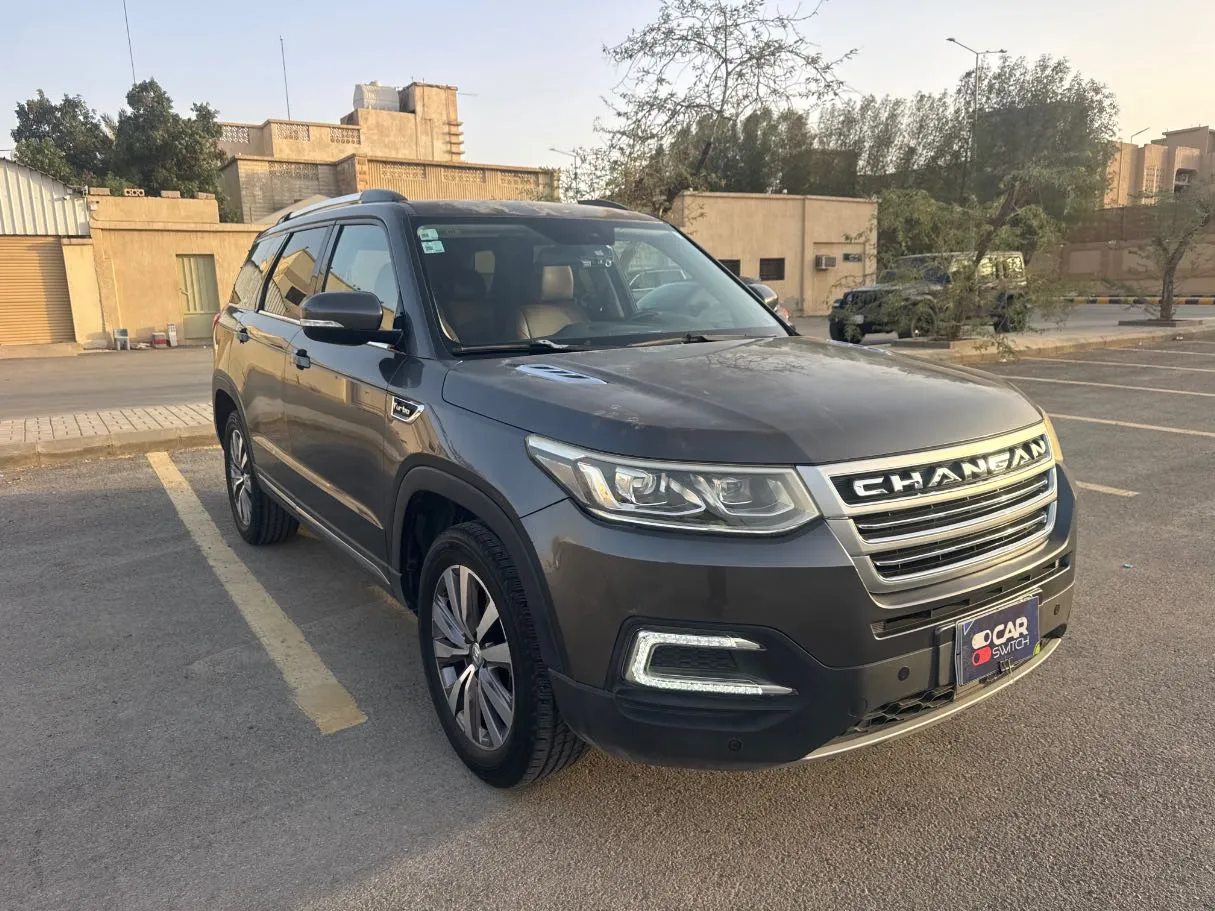Car image 3