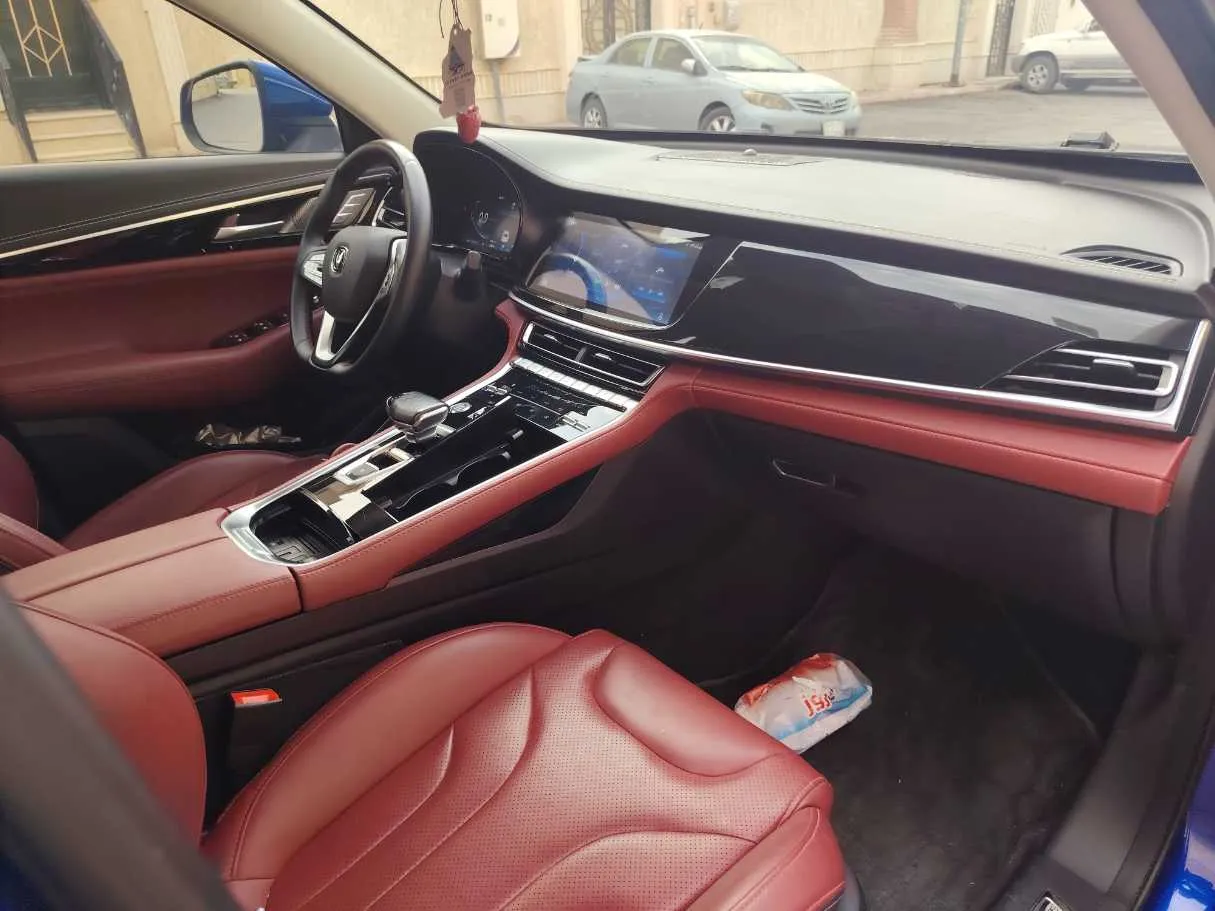 Car image 13