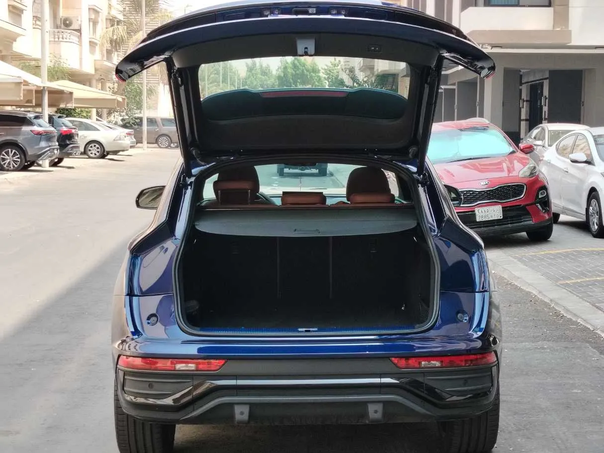 Car image 30