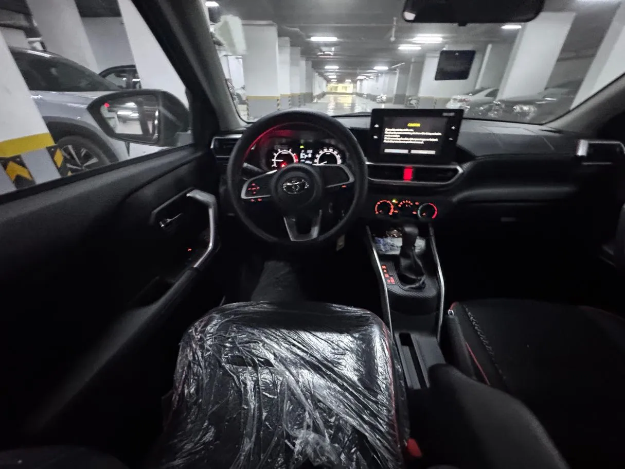 Car image 16