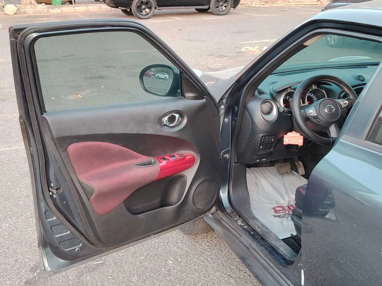 Car image 11
