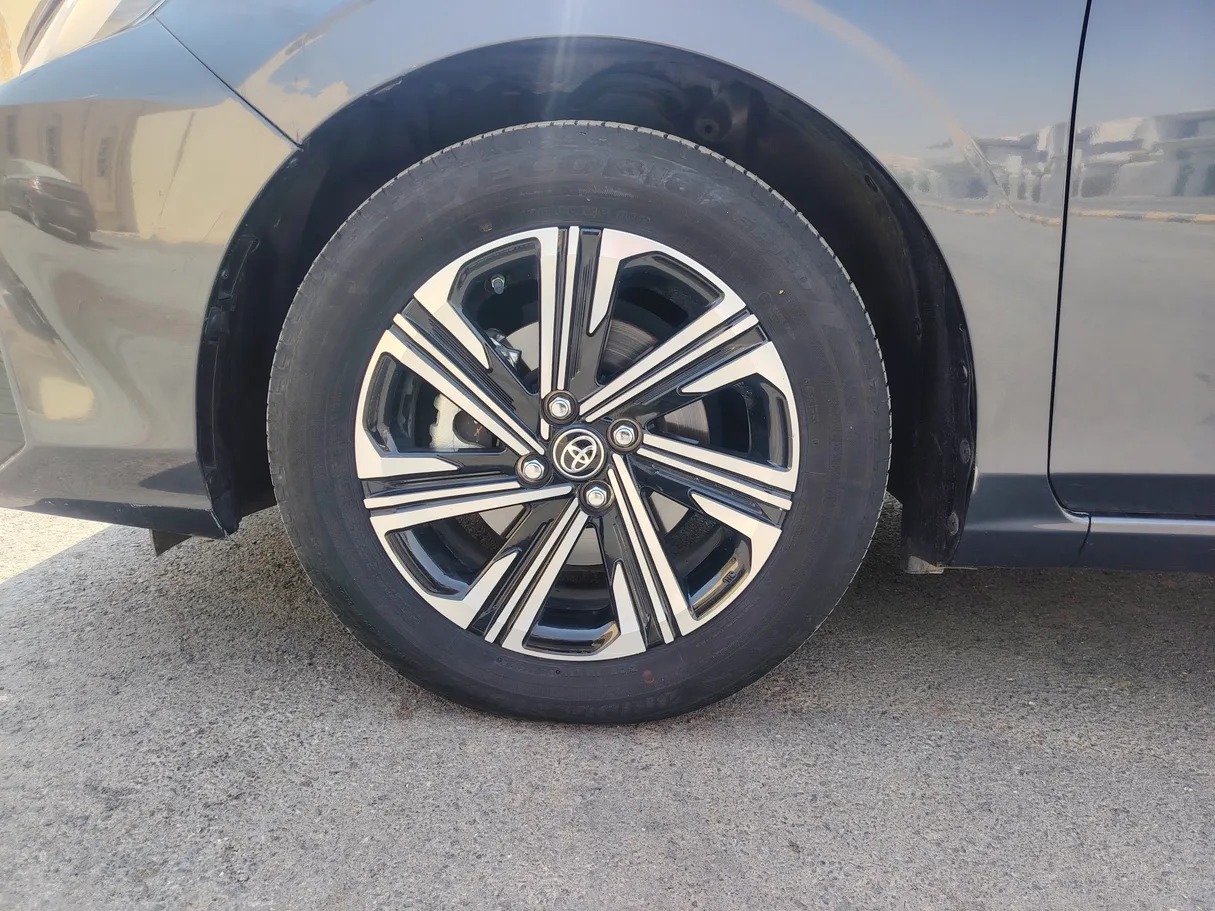 Car image 10
