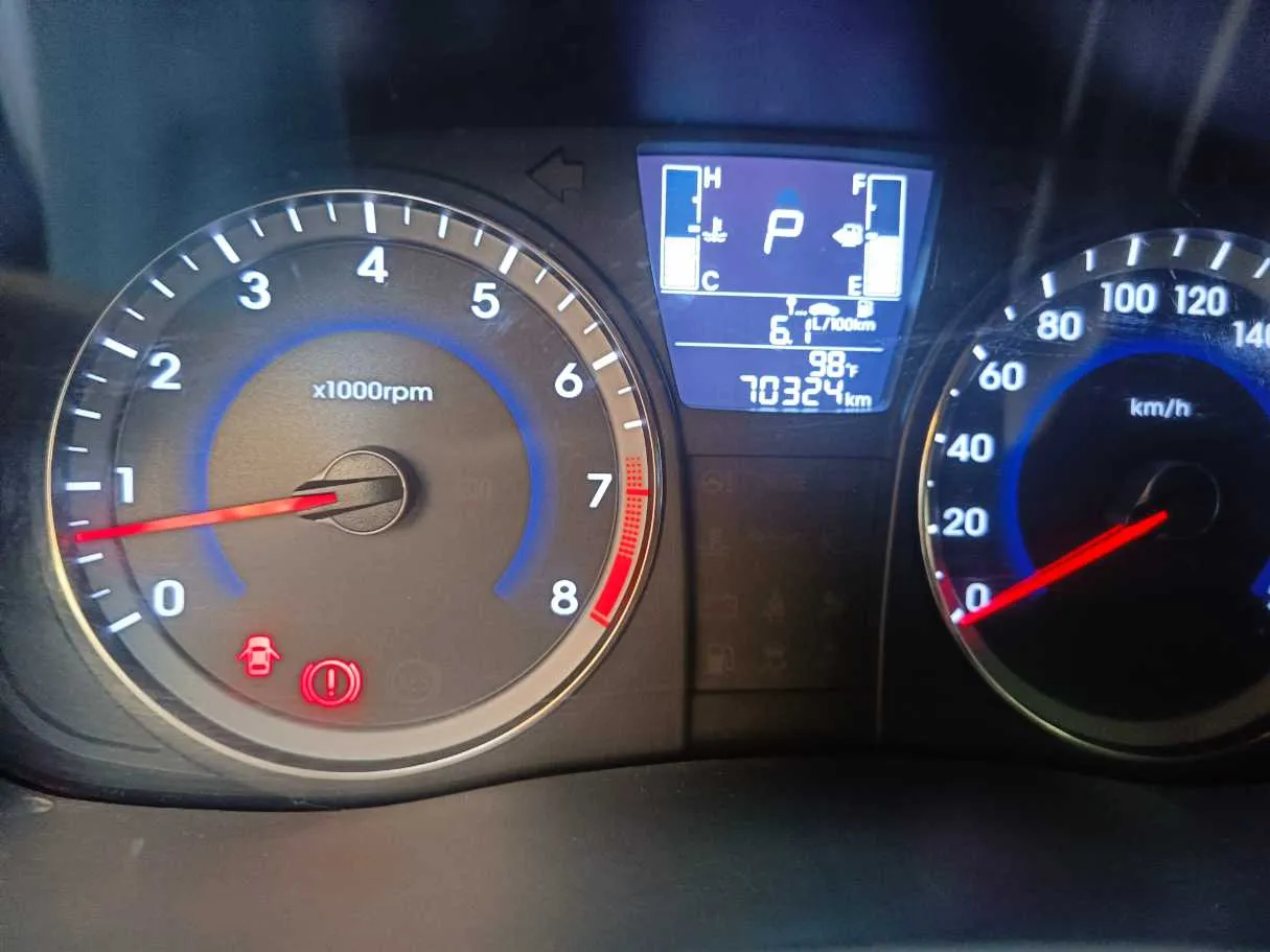 Car image 24