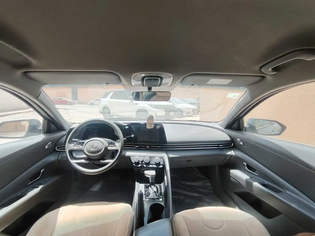 Car image 17