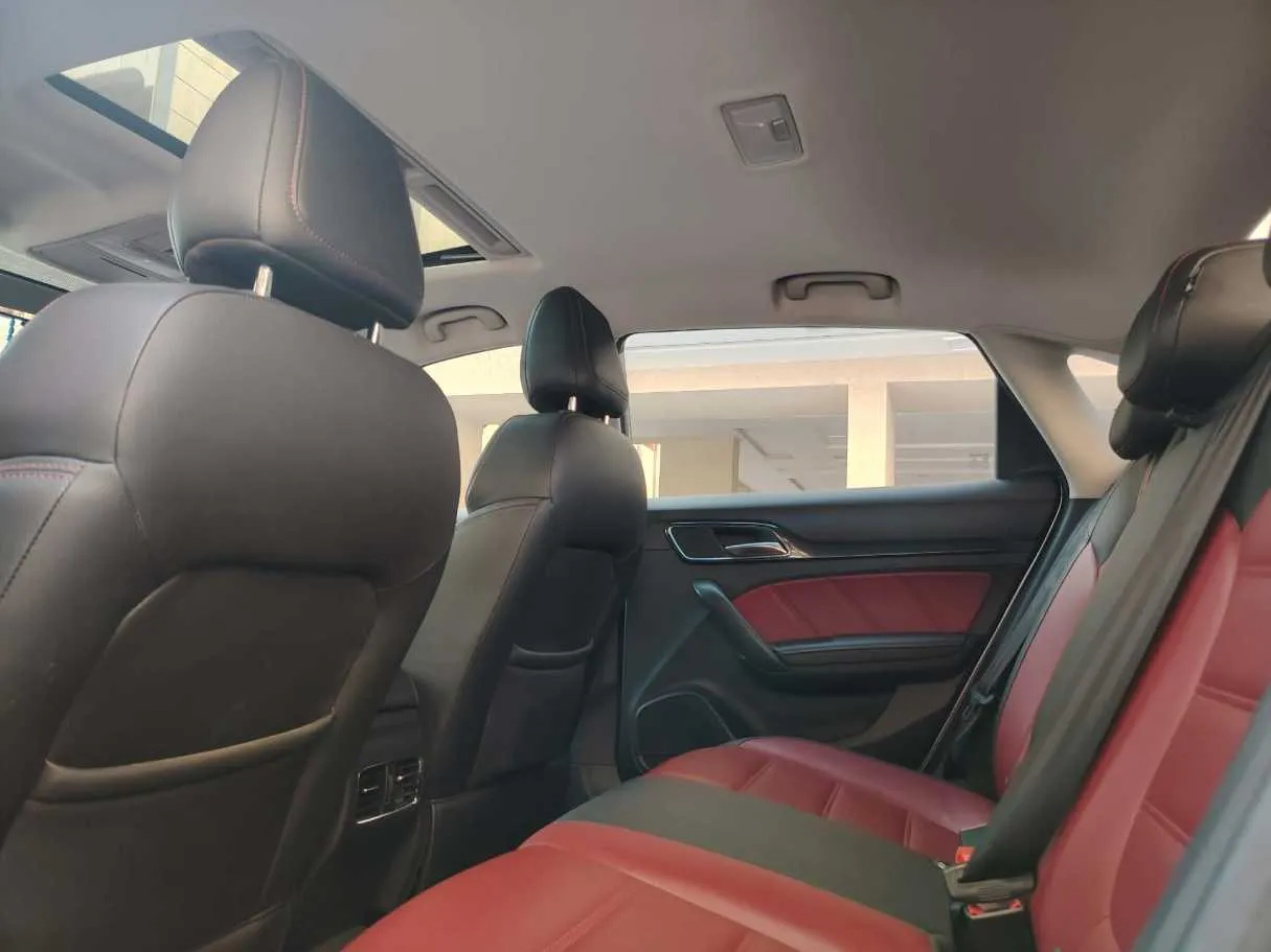 Car image 18