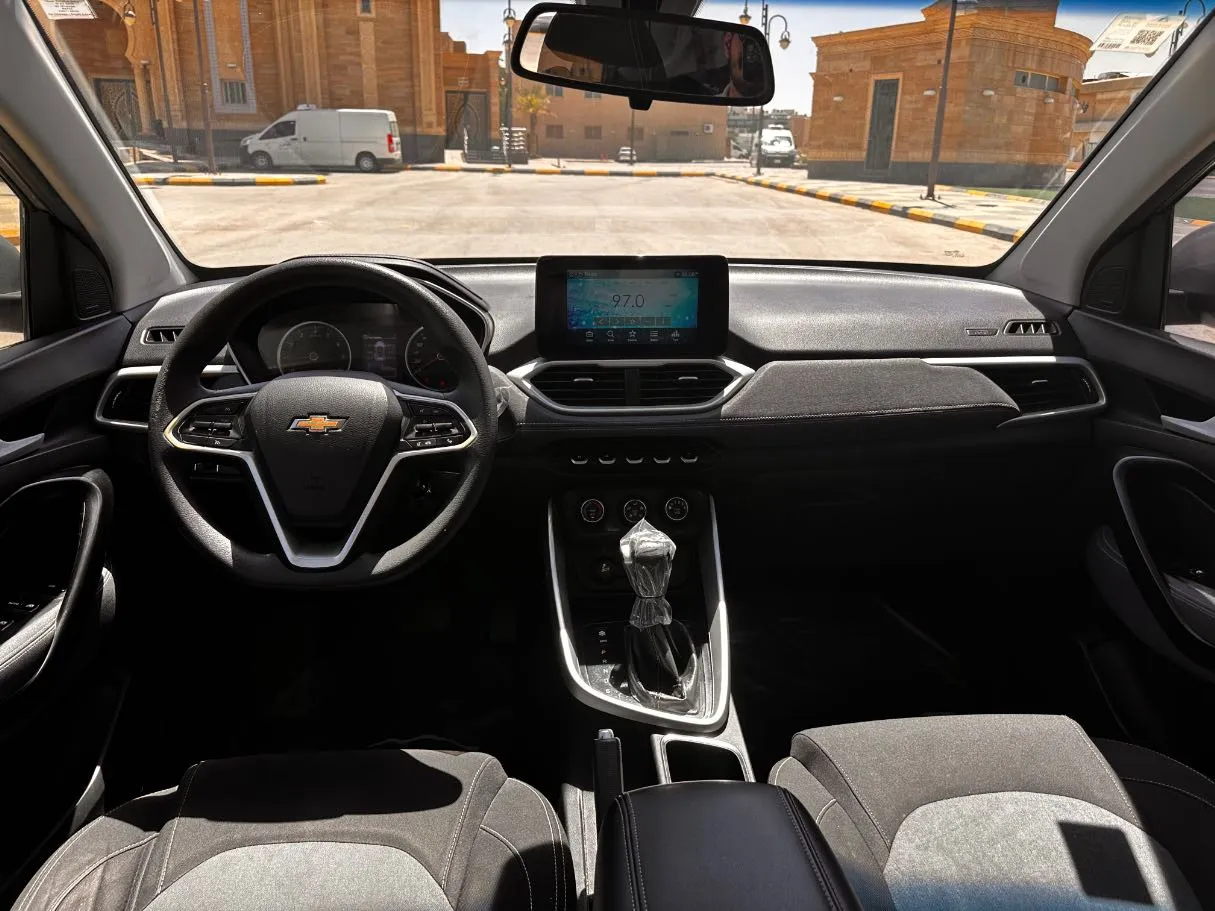 Car image 17