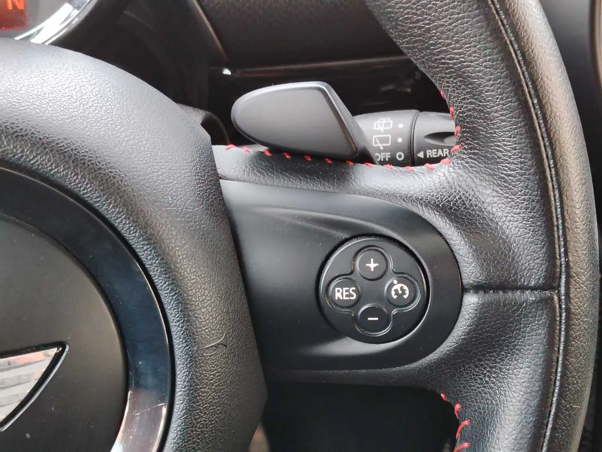 Car image 30