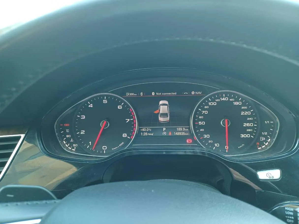 Car image 19