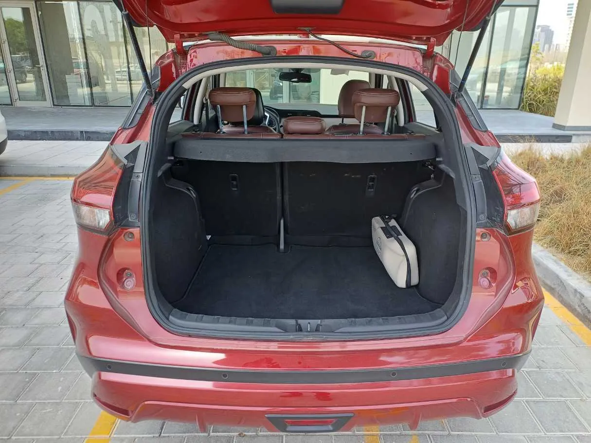 Car image 20