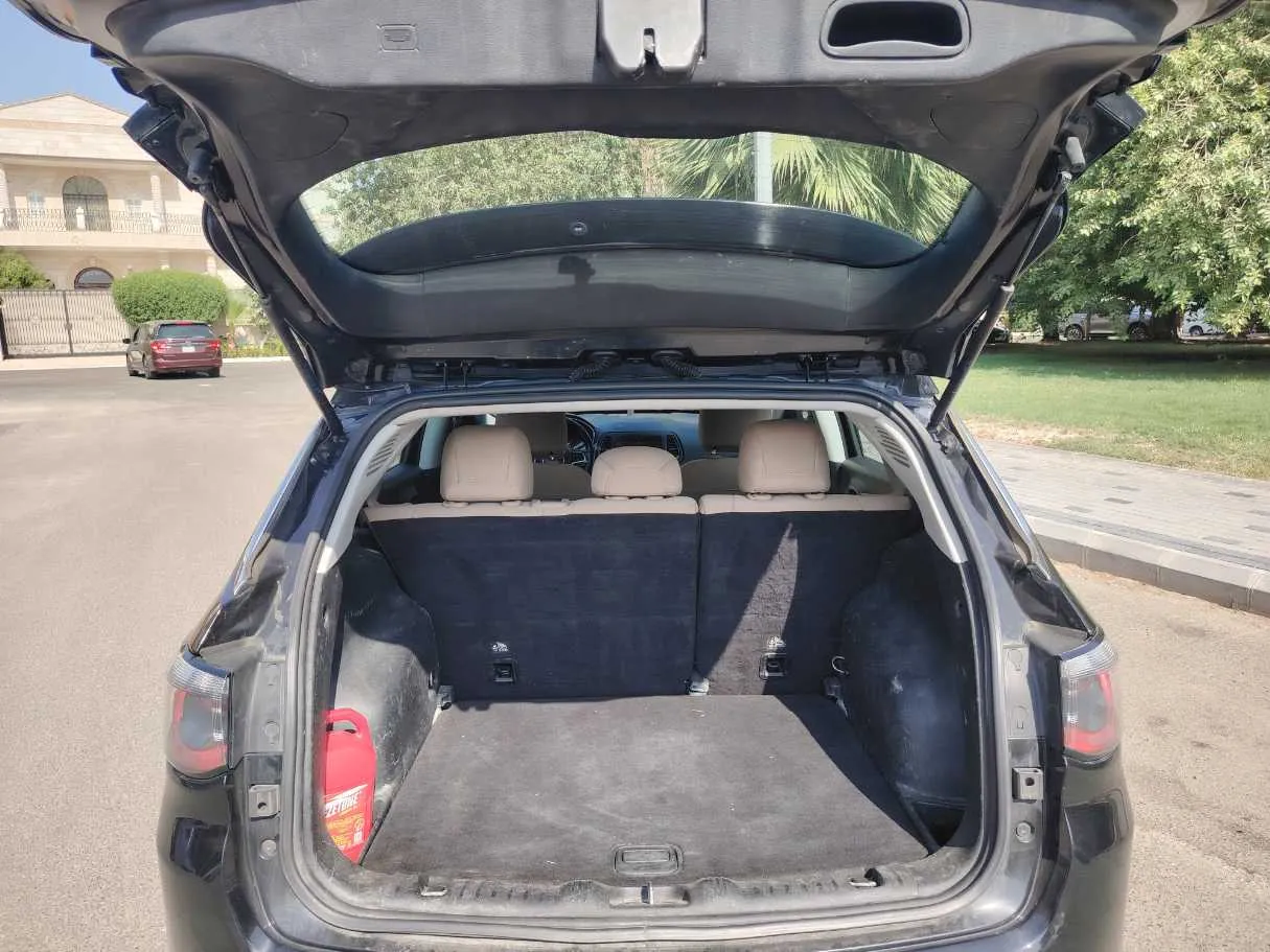 Car image 24