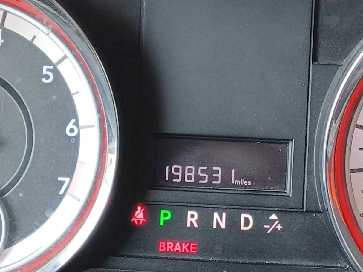 Car image 16