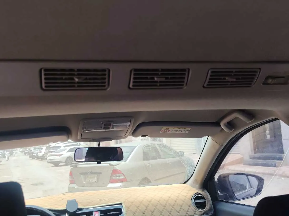 Car image 27