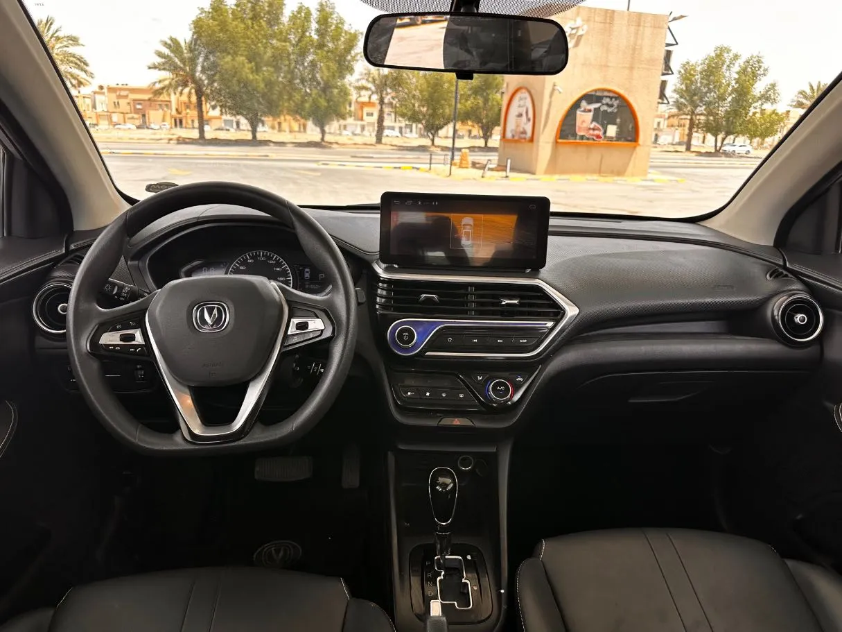 Car image 15