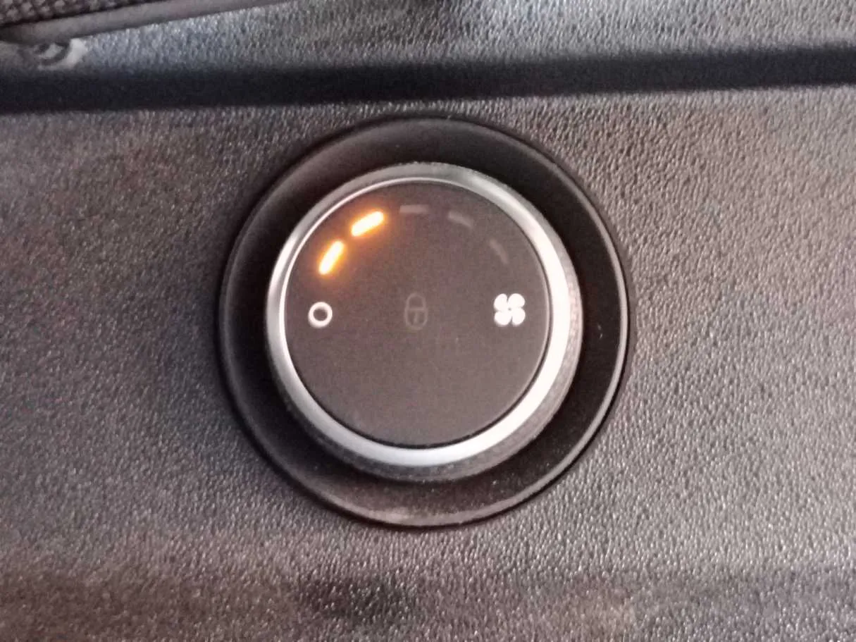 Car image 33
