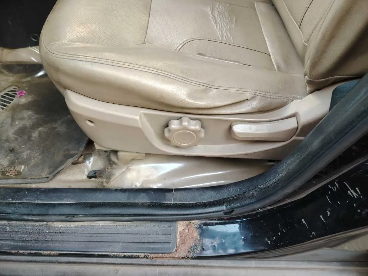 Car image 35