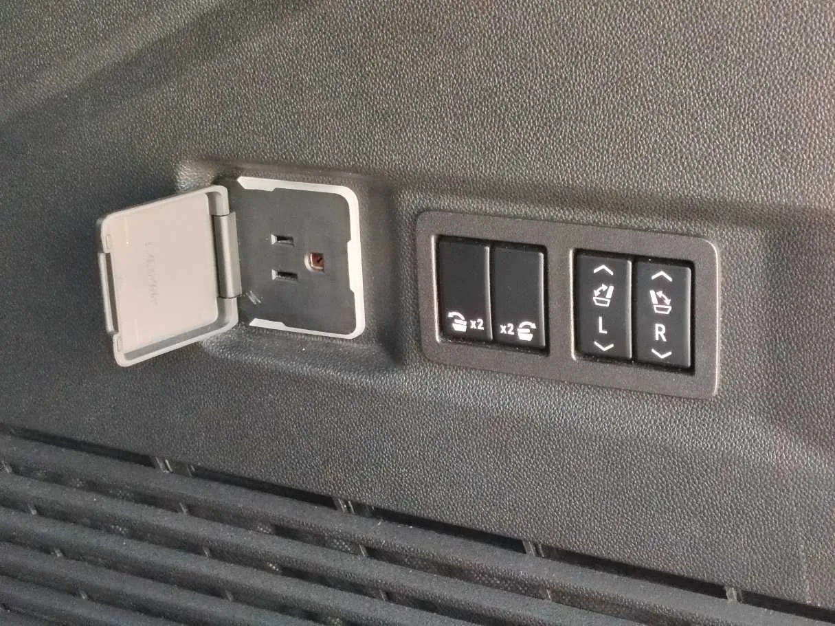 Car image 37