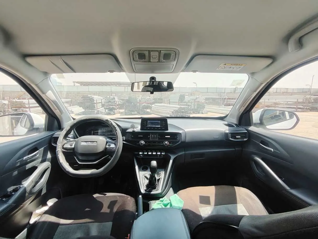 Car image 17