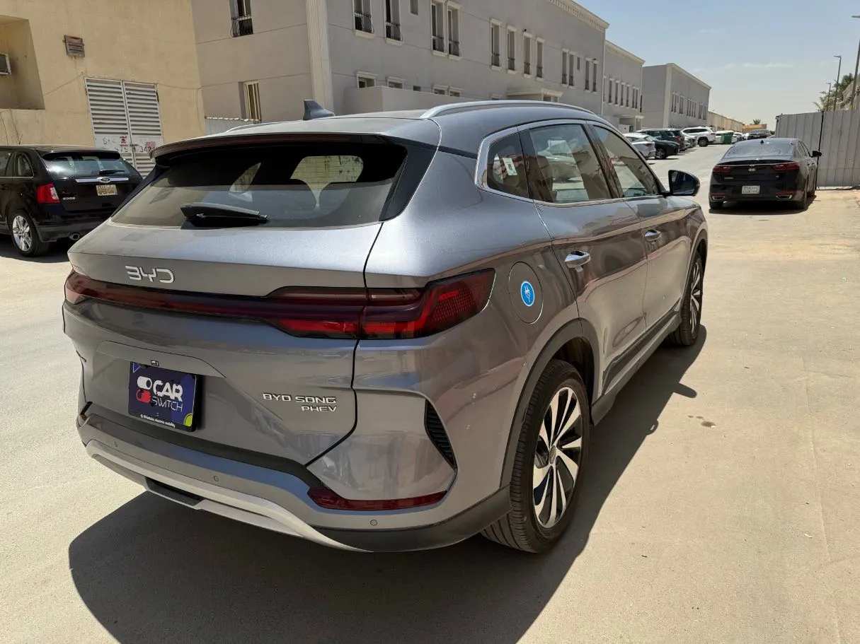 Car image 5