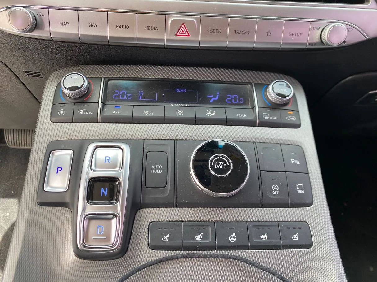 Car image 15