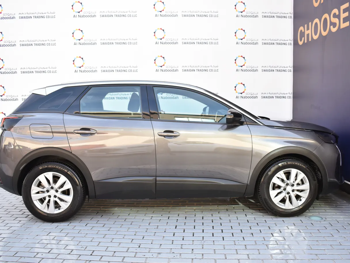 Car image 9