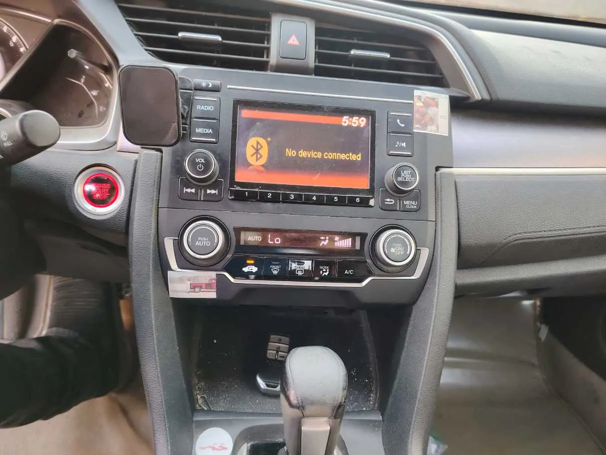 Car image 26