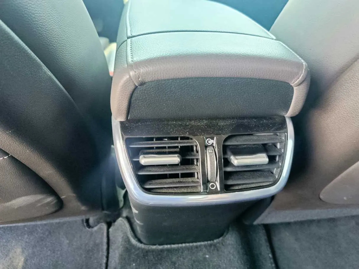 Car image 29