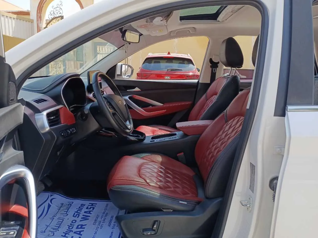 Car image 12