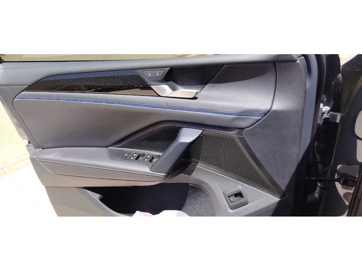 Car image 31