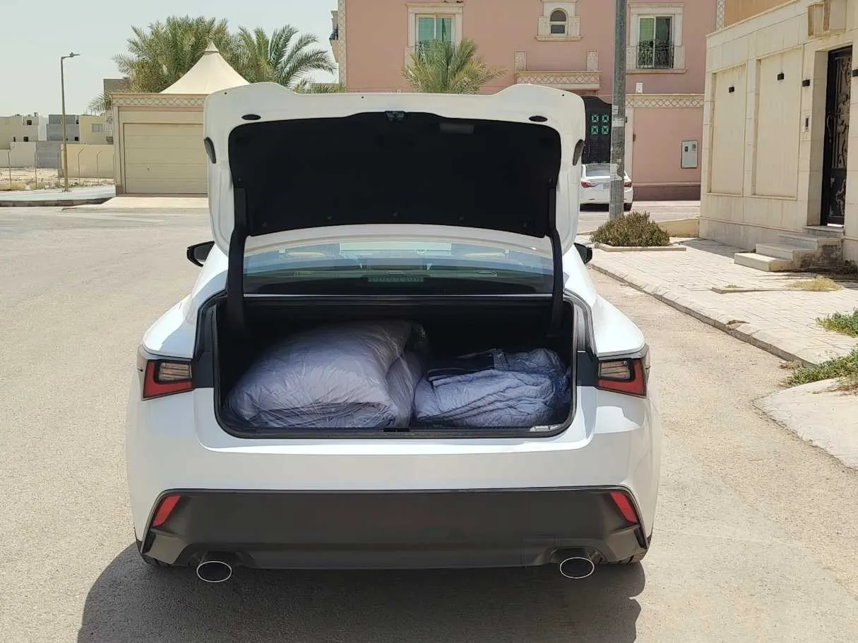 Car image 24
