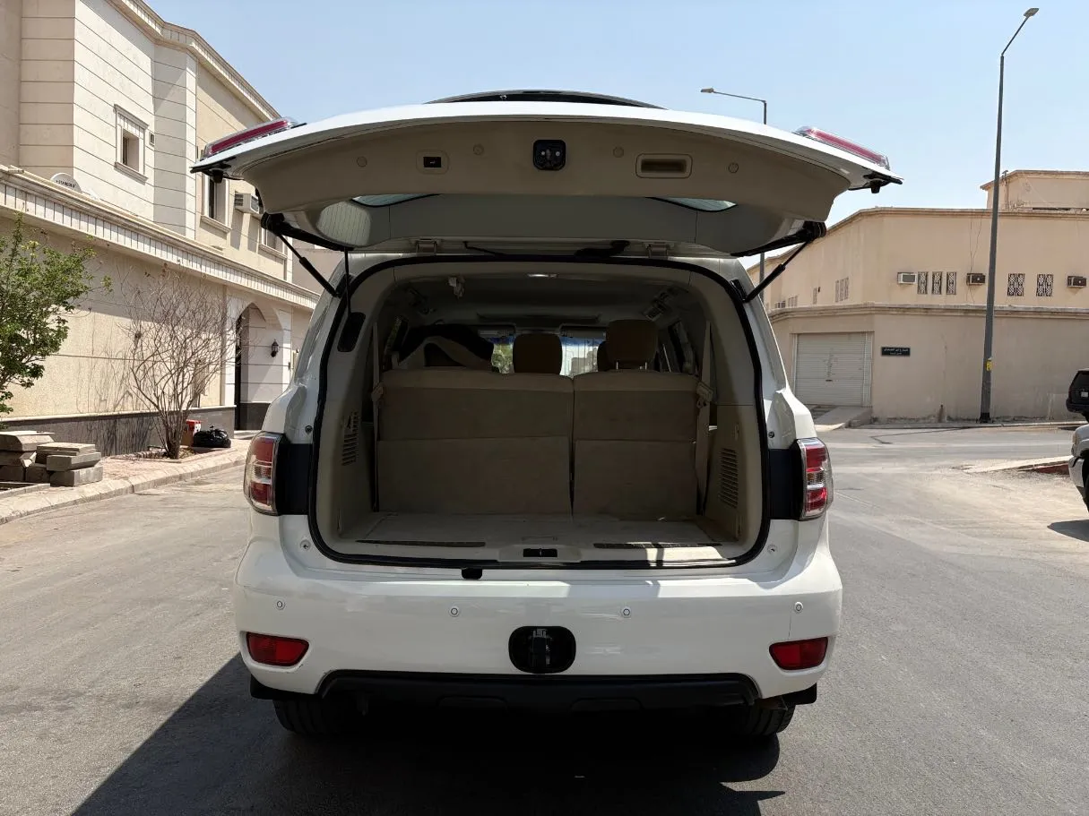 Car image 25