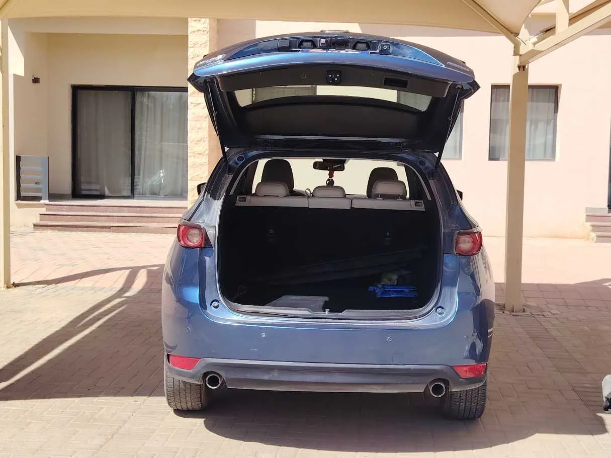 Car image 19