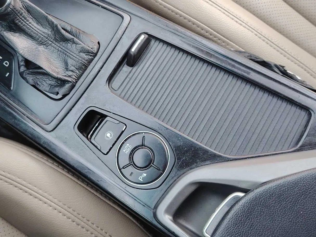 Car image 32
