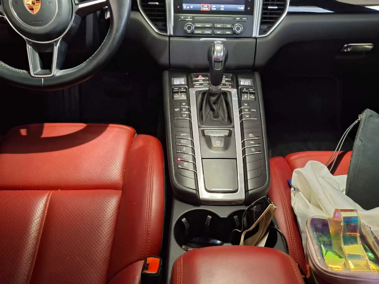 Car image 16