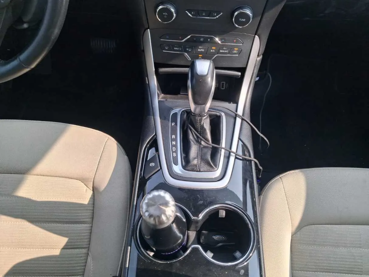 Car image 15
