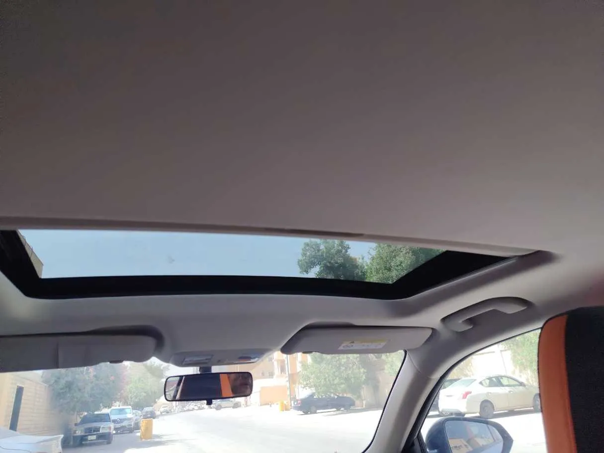 Car image 17