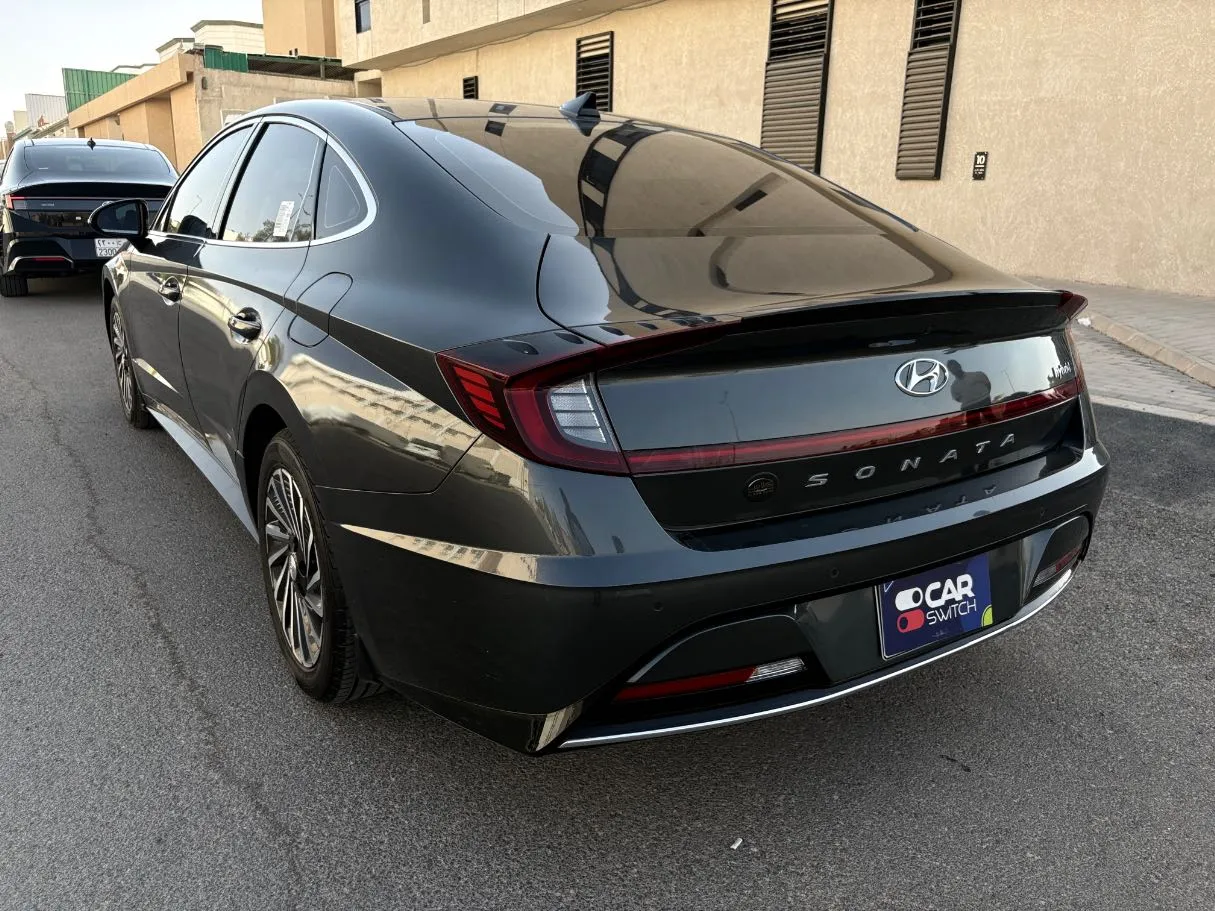 Car image 7